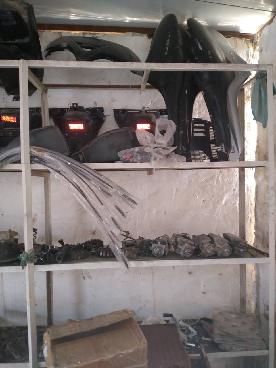 السلام عليكم متوفر قطع غيار فورزه 08 العنوان كربلاء طويريج واتساب *********** توصيل ماكو
