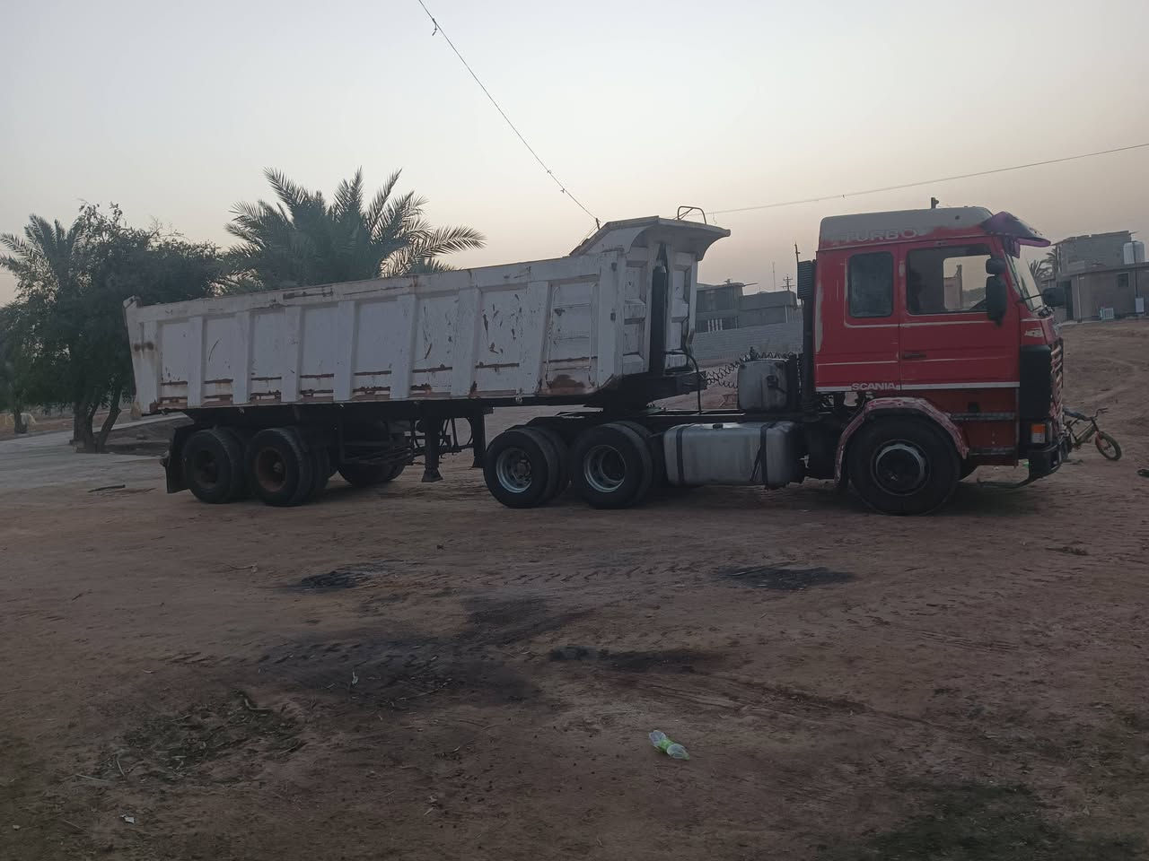 السلام عليكم اسكانيا مشلح 113 كير 5 *5 رقم واسط نكليزي بسمي سنويه  لل 30 سنكل خلفي مزوج تنباع راس وعربانه تخم تاير السعر 260 وبيها مجال للشراي مكان بابل الحصوه رقم ***********
