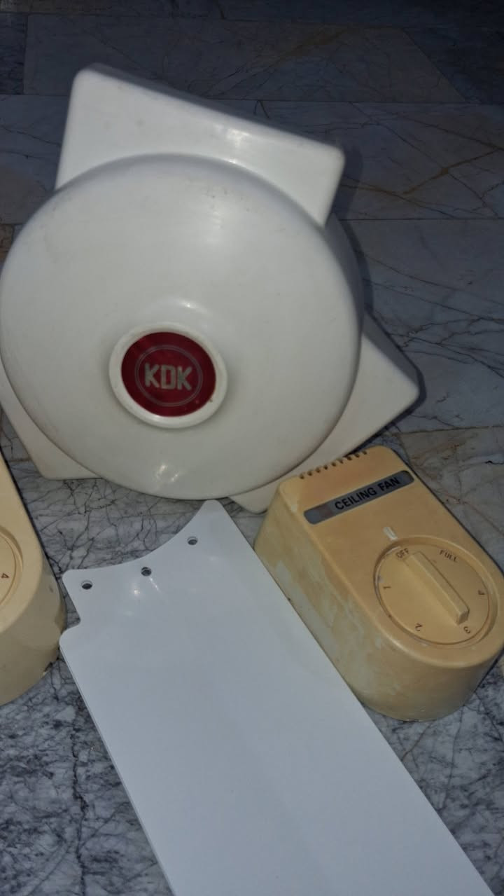 بسم الله الرحمن الرحيم 
مراوح سقفية KDK يابانية مستخدم نظافة عالية جدا كاملات مع السويجات والريش جديدات غير مستخدمات ملفات بلادية اصلية مال اليابان استيراد المنشأة العامة التجارية العراقية السعر والاستفسار على الخاص يوجد توصيل العنوان بغداد البلديات


**إذا كنت صاحب هذا الإعلان وتريد حذفه لأي سبب، رجاءا أرسل رسالة إلى الدعم الفني**