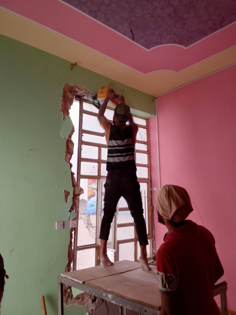 سلام عليكم  / يوجد كادر عمل جاهز/ تصعيد مواد/ تنضيف بيوت/ تفليش/ تكشيط/ تنضيف حدائق/ دفن نهري  / شقلنه ليل ونهار   /ومعداتنه جاهز/ ماعليك بس تصال على رقم  /     *********** /
