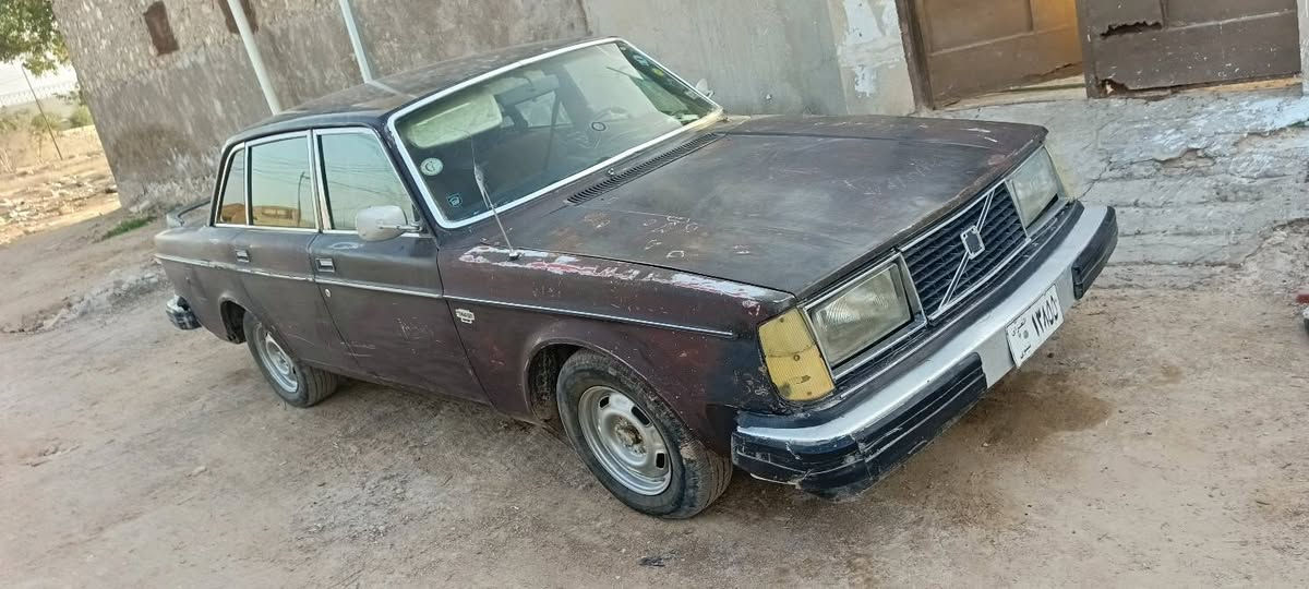 للبيع او مراوس حسب القناعه فولفو مديل 1979 محرك وكير وحداديه كهربائيات مشط ستيرن وبور جام الامامي الكهربائي كله شغال ولاضربه ولاخياس السياره اني حاكه مجهزه للصبغ  والسياره بلاديه ماعايزه غير كمبريسر تبريد وهذا ميعتبر نقس بلسياره راعيها مسافر ابو الوكاله موجود ساكن بغداد يداور ماعنده شي ولا يطلب عليه عنوان السياره نجف بلكوفه السعر 23 وبيه مجال للطيبين تفاصيل ذكرتهن كلهن رجائن لا تدخل خاص وتكلي شنو تفاصيله ***********

