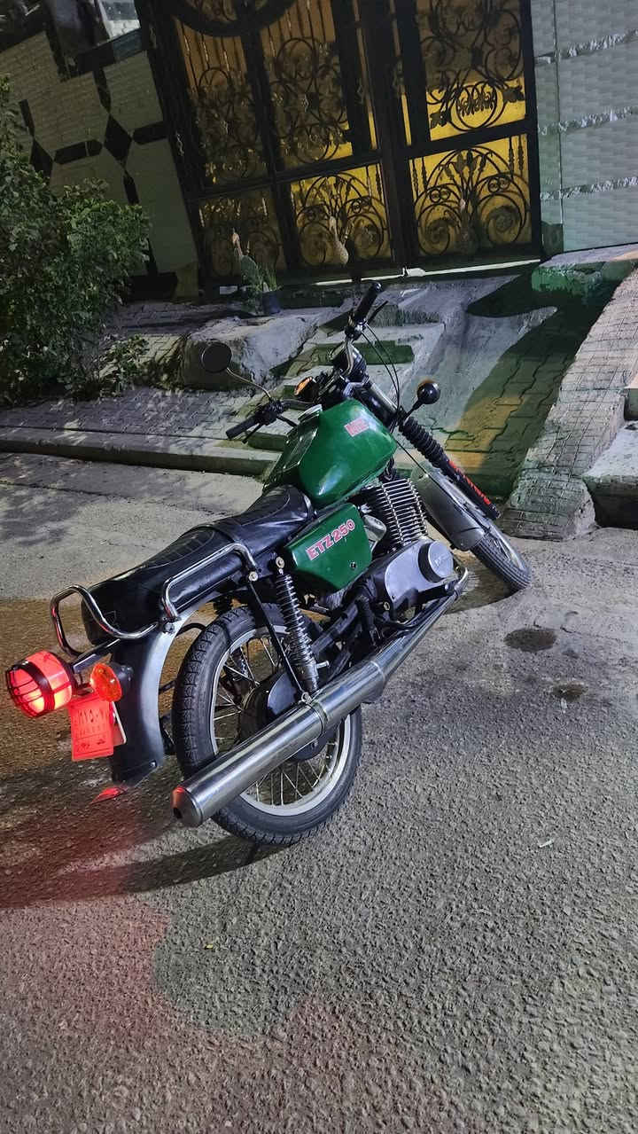 سلام عليكم امزت 82 رقم وسنويه بدون راعي مابيه اي لحيم دراجه كهربائيات شغاله كلشي بيه شغال سايس 2 كابريته جديد معدل فول دكته حلوه دراجه كامله مكاني نجف  خاص موجود واتساب ***********
