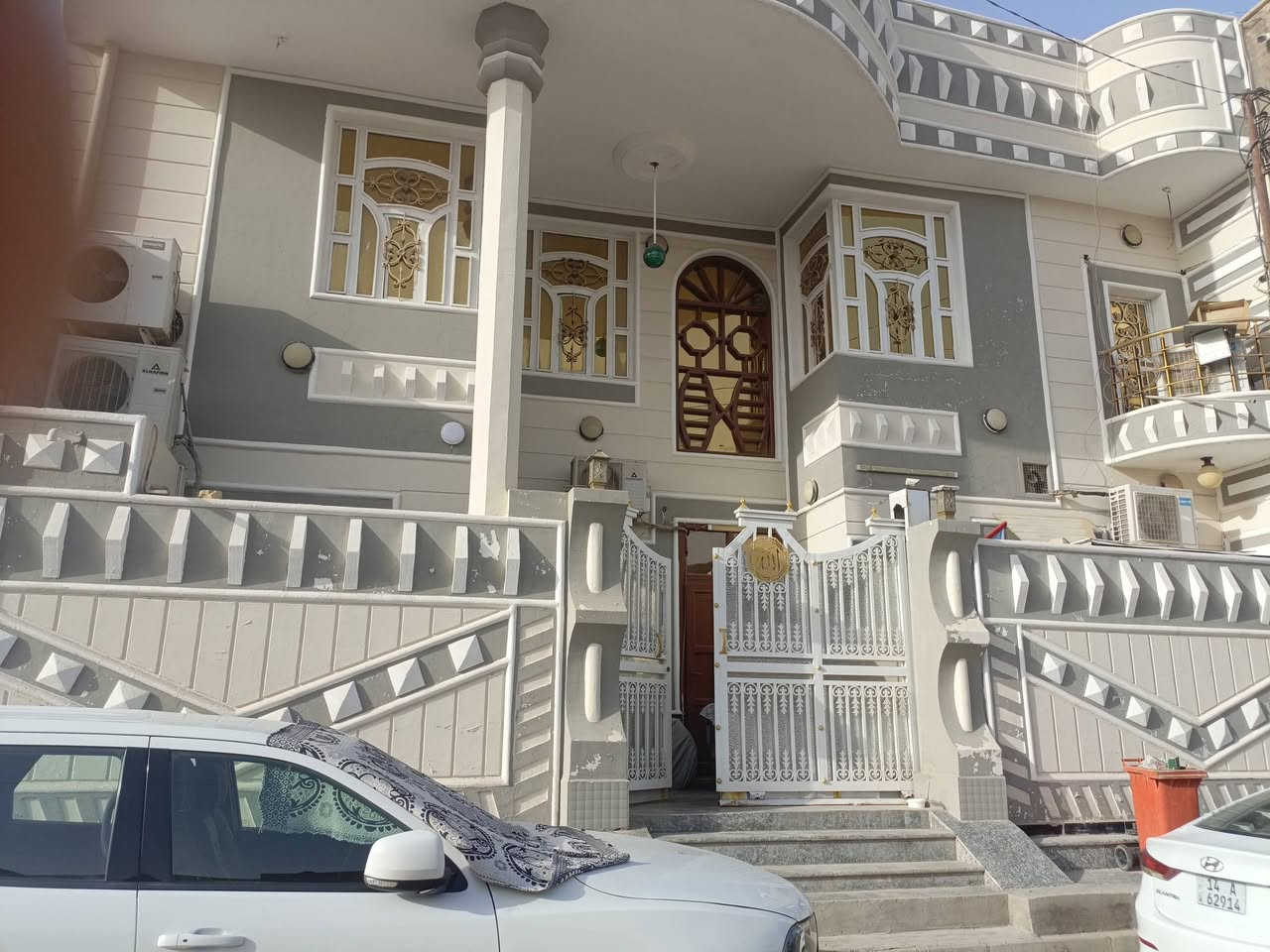 يوجد لدينا دار سكن للبيع ١٢٥م طابقين بناء حديث مسلح الصالحيه قرب سيد جابر يحتوي على ٤غرف نوم وصالتين ومطبخ وديوانيه وطارمه للاستفسار الاتصال على الرقم ***********
