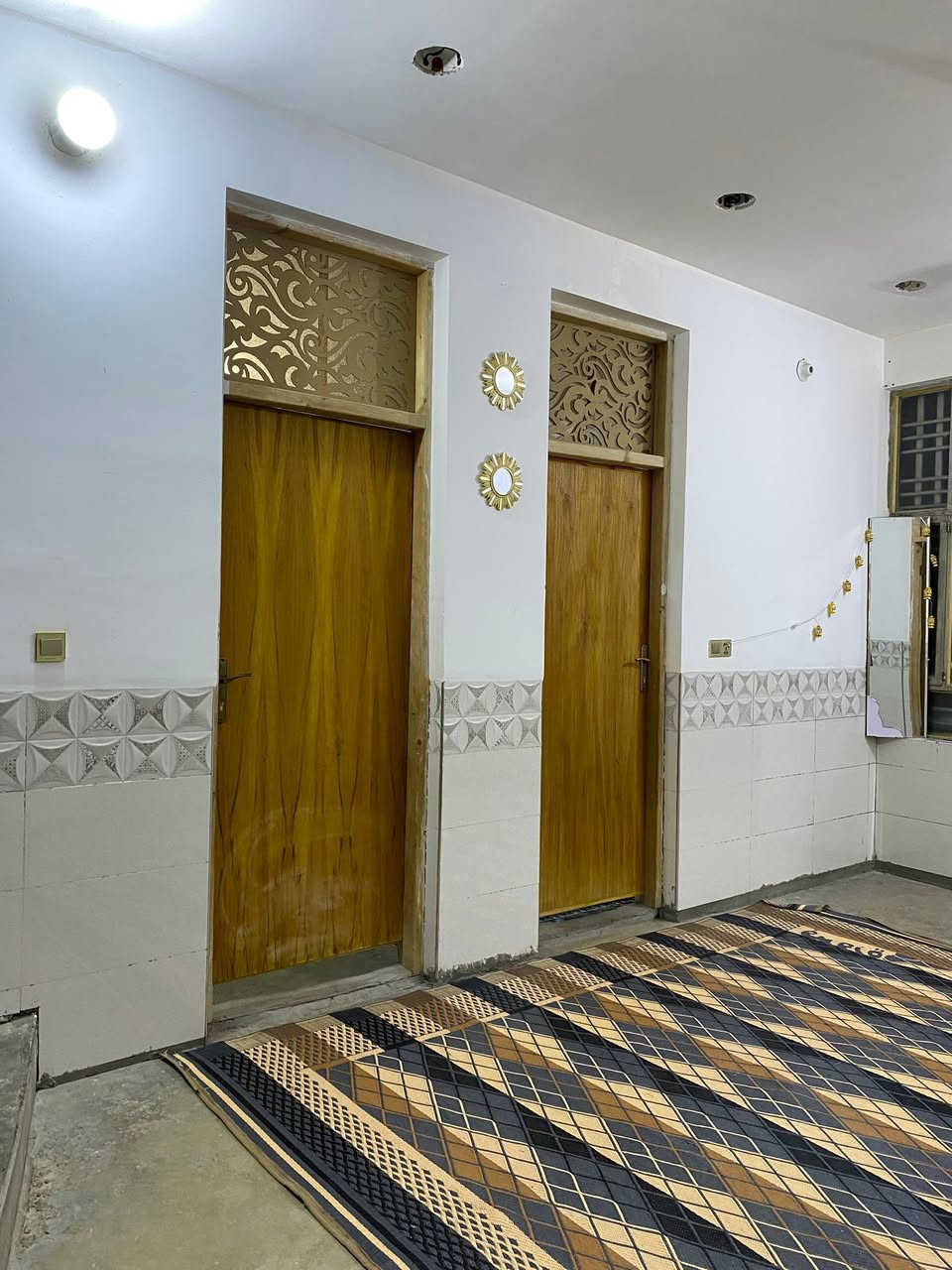 بسم الله الرحمن الرحيم 
دار زراعي للبيع في حي طارق شارع القديم في شارع معمل الغاز 
للاستفسار ***********
المساحة ٢٠٠متر
