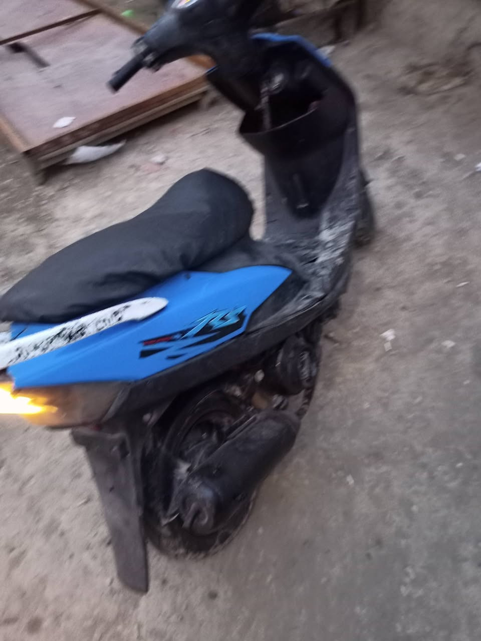 السلام عليكم اخوان دراجه للبيع دراجه مقفوله كفاله عامه بس كفرات تجاري سعر 450 وبيها مجال كلش قليل تواصل على هذا الرقم موجود واتساب ***********
