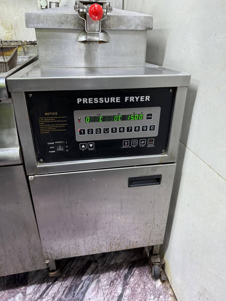 اجهزه وغراض مطعم للبيع التواصل علا الرقم 
***********
