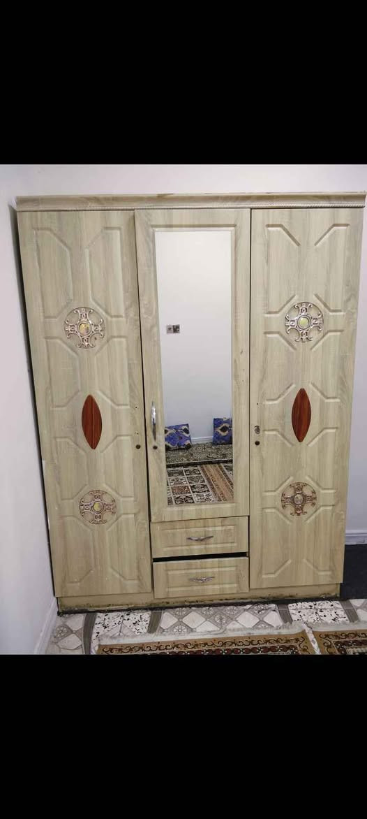 كنتورتركي ٣ابواب اخوالجديدبيجي اللون مرصع بجوزي مجرات عدد٢ضاهريه مرايه بالباب الوسط فوق المجرات السعر٦٠ألف دينار *********** العشارالتميميه البصرة, العراق
