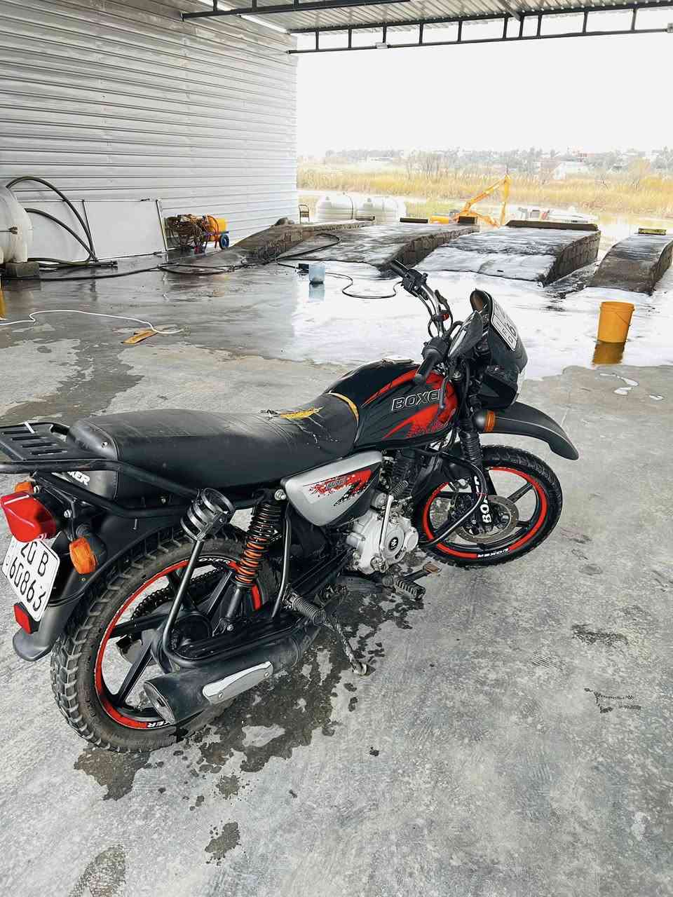 دراجه بوكسر 22 مرقمه  بيهة نواقص بسيطه قبطق زنجيل الفوك  موجود بس يرادله تصليح و سلف  المكان بغداد 

***********
السعر مليونين و١٠٠
