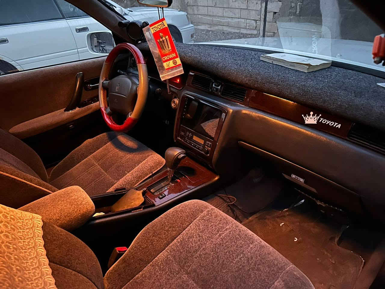 السلام عليكم راس الثور فلات مديل 1996
كصه قماره 
باسمي مشروع وطني ابيع إنكليزي 
غرفه 2000
مكينه 3000 فيشتين
كير ومكينه حداديه تبريد شرط 
مامتواجد علنت ***********
