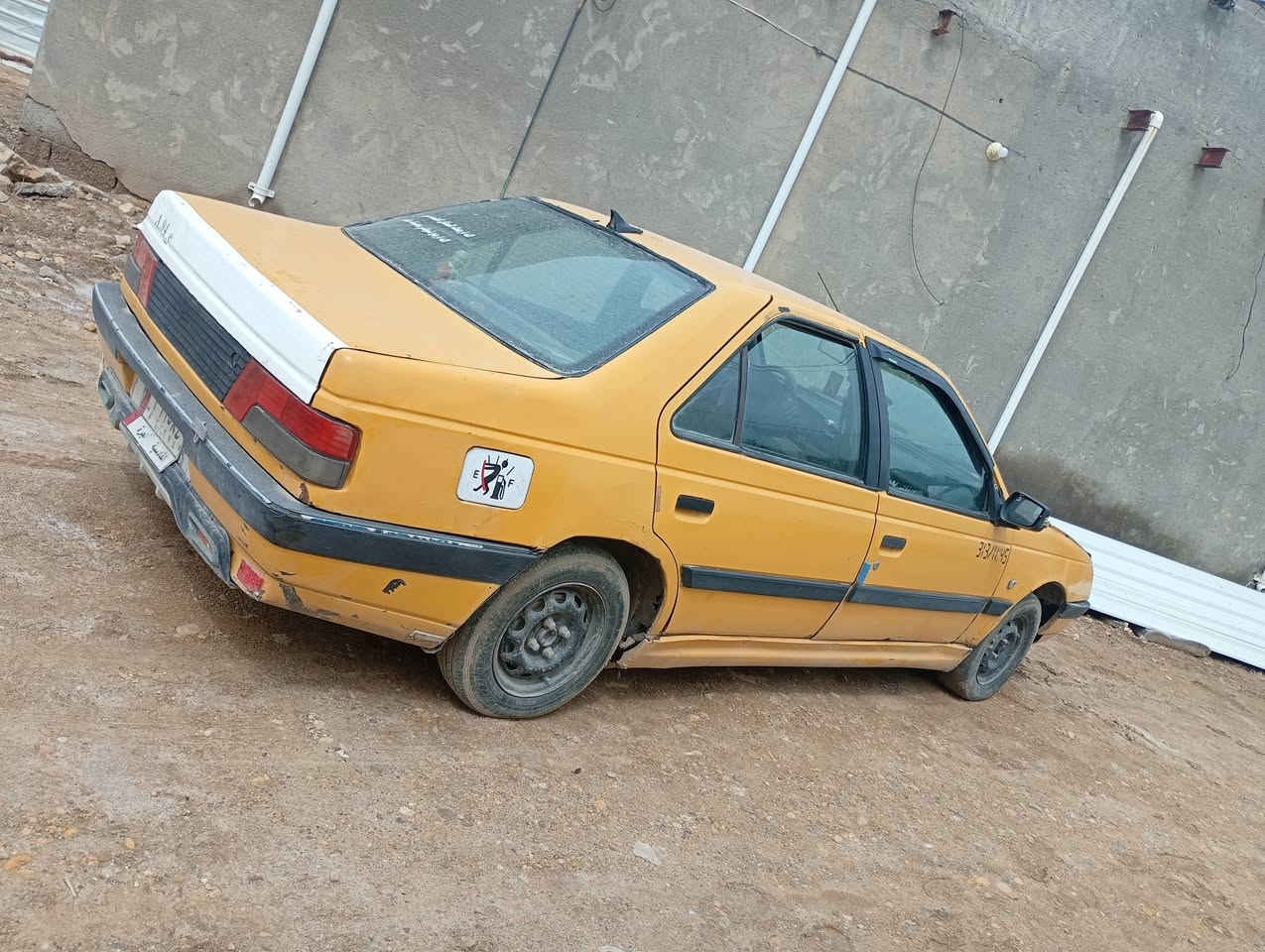 السلام عليكم ورحمة الله وبركاته بيجو روى للبيع رقم قادسيه صاحبه بدوانيه ماواصله سنويه ل27 سياره حلوه وجاهزه تبريد ودتفئ ويه سويج مكينه فرنسي مكينه وكير جدد شرط للعلم سياره يرادلها بس غسله ماغاسلها السعر ب15وبيها مجال للشراء الموشراي لايجي ويتعبني مكاني كوت قضاء الحي رقمي ***********خادم للشراي
