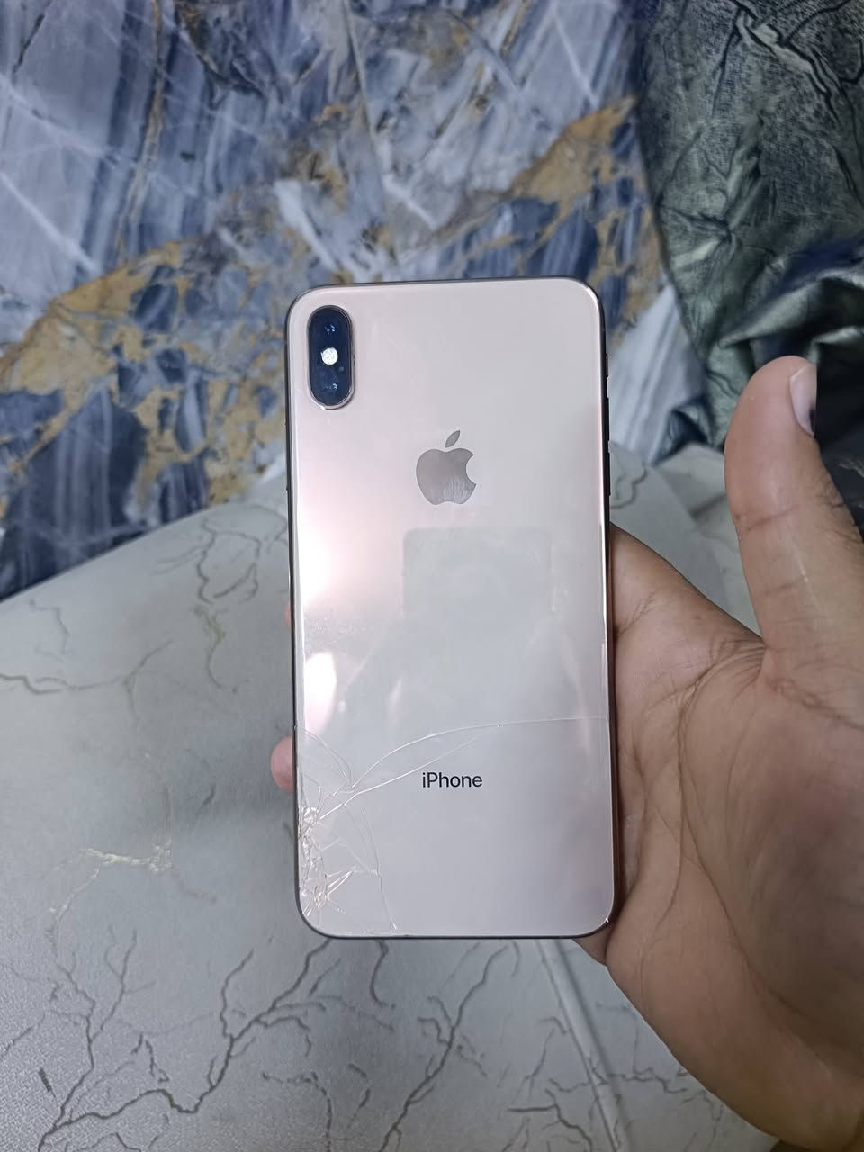 سلام عليكم عندي جهاز  للبيع ايفون اكس ماكس ذاكرته 256جهاز نظيف بطاريه 77جهاز نظيف وعل فحص فقط بي فطر بل ظهر سعر جهاز 160قفل عنوان بغداد الحريه الثانيه للا ستفسار ***********واتساب أو خاص
