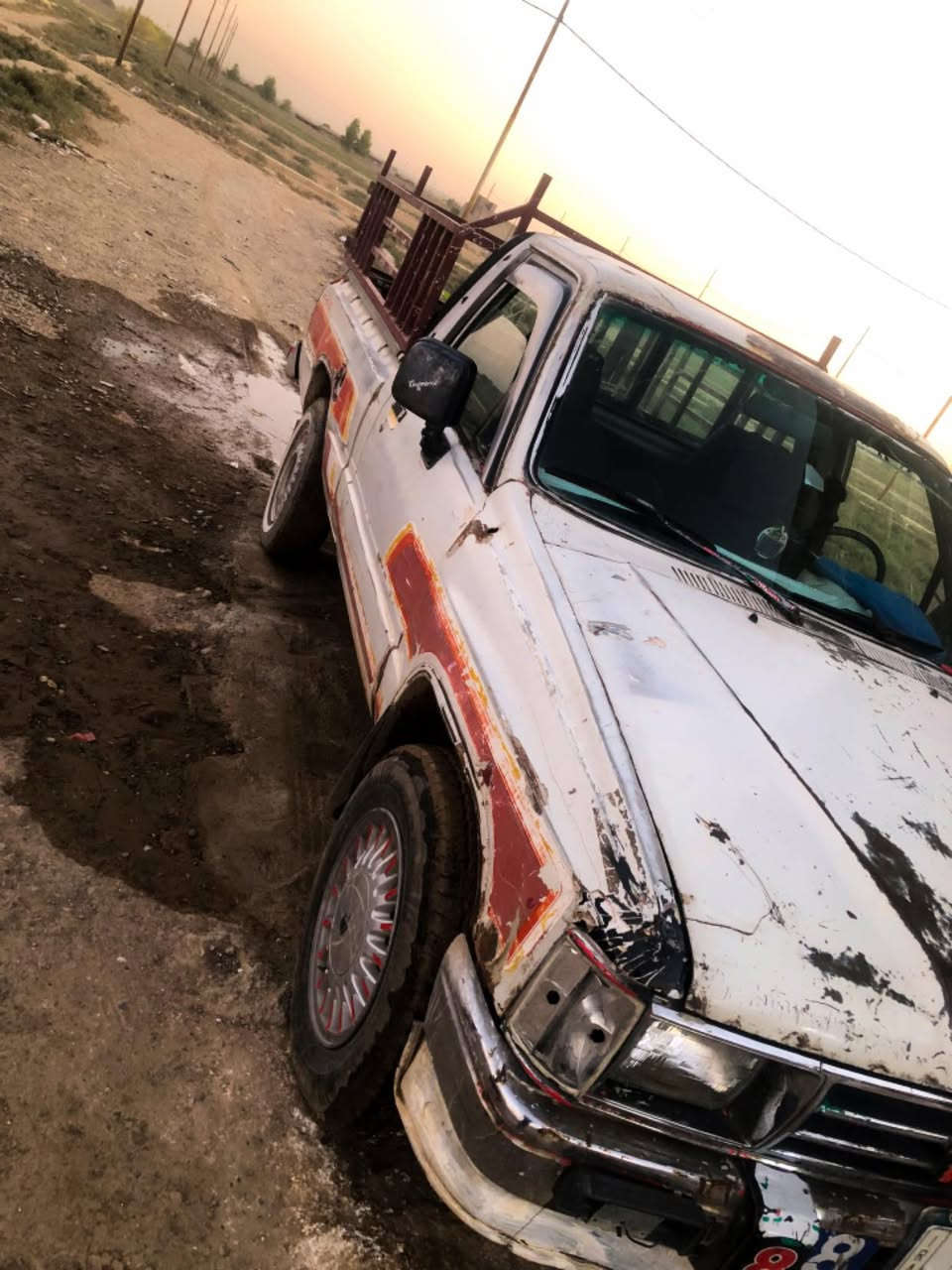 السلام عليكم  للبيعبيكم 88 كروسيده محرك كير شاصي شرط 
السنويه الى 2029 كربوان بنزين بيه  مكان السياره موصل  
جانب الايسر الهاتف ***********
