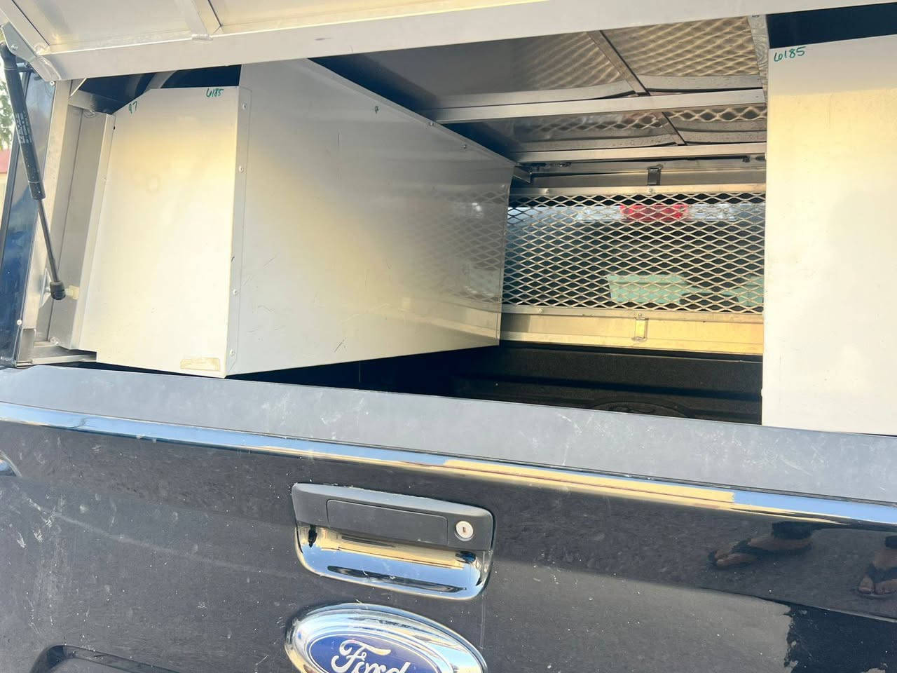 صندوق مافرك فورد بلادي للبيع
 شركه لونه اسود 
***********
