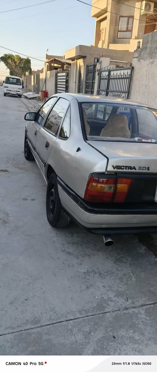 سلام عليكم
فكترا للبيع او مراوس
مديل ٩١محرك ٢٠ بدايه صرف 
دفتر بنزين مابي دبل اكسل ترك 
صدر امامي ضعيف كهربايات كله شغال 
سعر ٣٢ بي مجال قليل ***********
