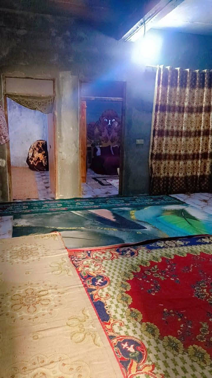 السلام عليكم
بيت زراعي للبيع 
مساحه 200م 
طريق سوك عكيكه بستان ال طعيمه قرب للشارع لعام محتوياته غرفتين وصاله واستقبال وديوانيه ومطبخ وصحيات وترك ومنور بناء جديد بلوك كهربائي رباطات عوزه بس بورك  بيتونه وارضيه ديوانيه هاذا رقمي *********** السعره43 وبي مجال شراي
