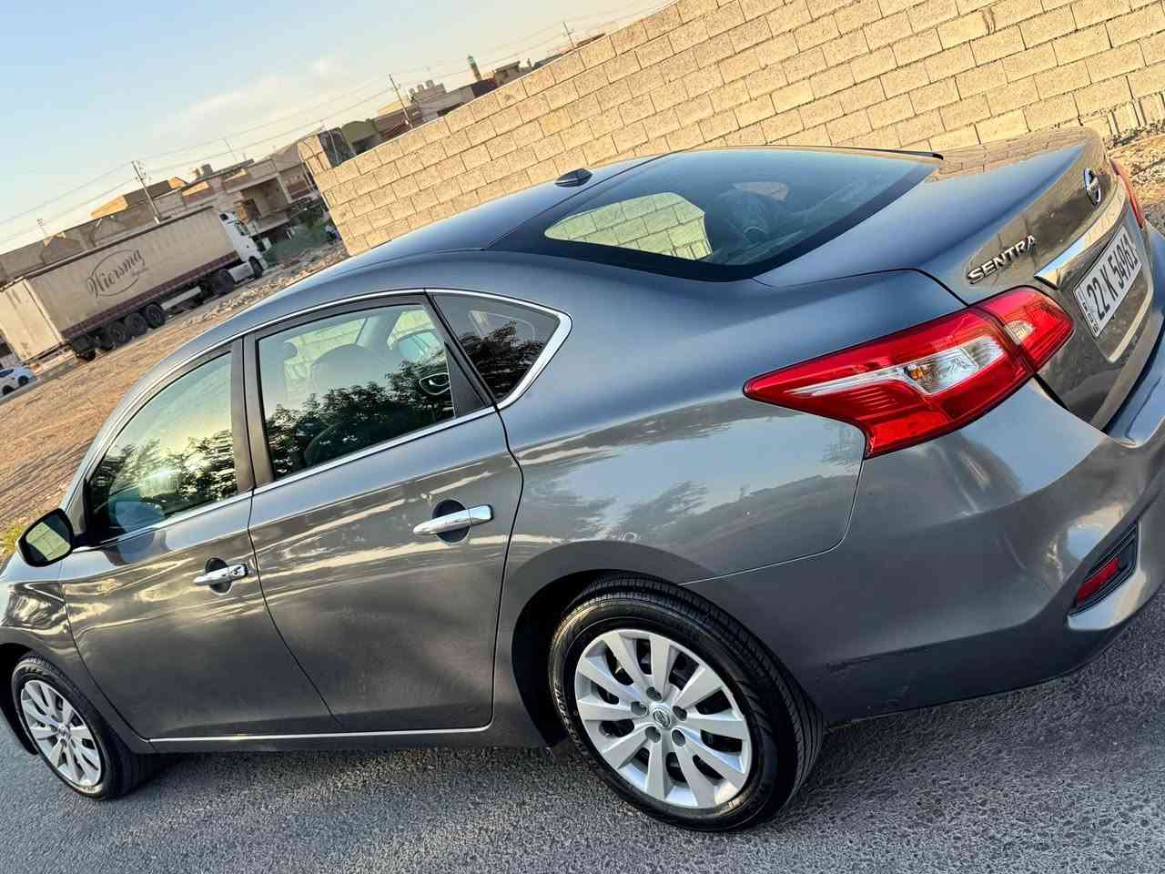 نیسان سێنترا Nissan Sentra 
مواسەفات sv مۆدێل 2018 
هەرسێ مۆدی لێ خوڕینی normal,, sport ,, eco 
کوشین کارەبای و بەسمە و تعدیل سورعە هتد…
هەزە و فەعسم تازە لۆ کردیە و رەقەم باریک و نوێیە 
تەنها 75مایل رۆیشتوە و هەموو شتێکی بە تازەیی ماوەتەوە 
سەیارەک تەنیا دوو پارچەی هەیە  لەگەل یەک دوو شوێنی بچوک ساردی هەیە پێش و پشتی کەپسە 
داوای 114ی لێ دەکەم و مجالەکی کەمی تێدایە 
ئەگەر مشتەری تیل بکە 
***********
شوێن هەولێر أربيل, العراق
