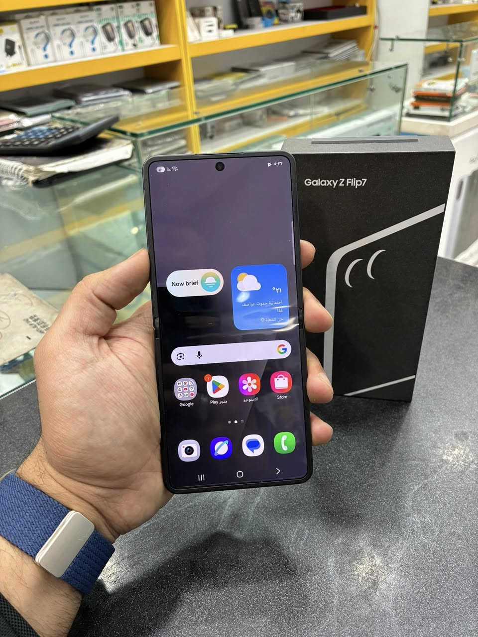 🔺مرحبا شباب كلكسي Z Flip7 256G
➖ملحقاتة كاملة
➖بيع او مراوس 
➖رايدة مليون 
➖للاستفسار متواجد واتساب فقط ☎️
***********
