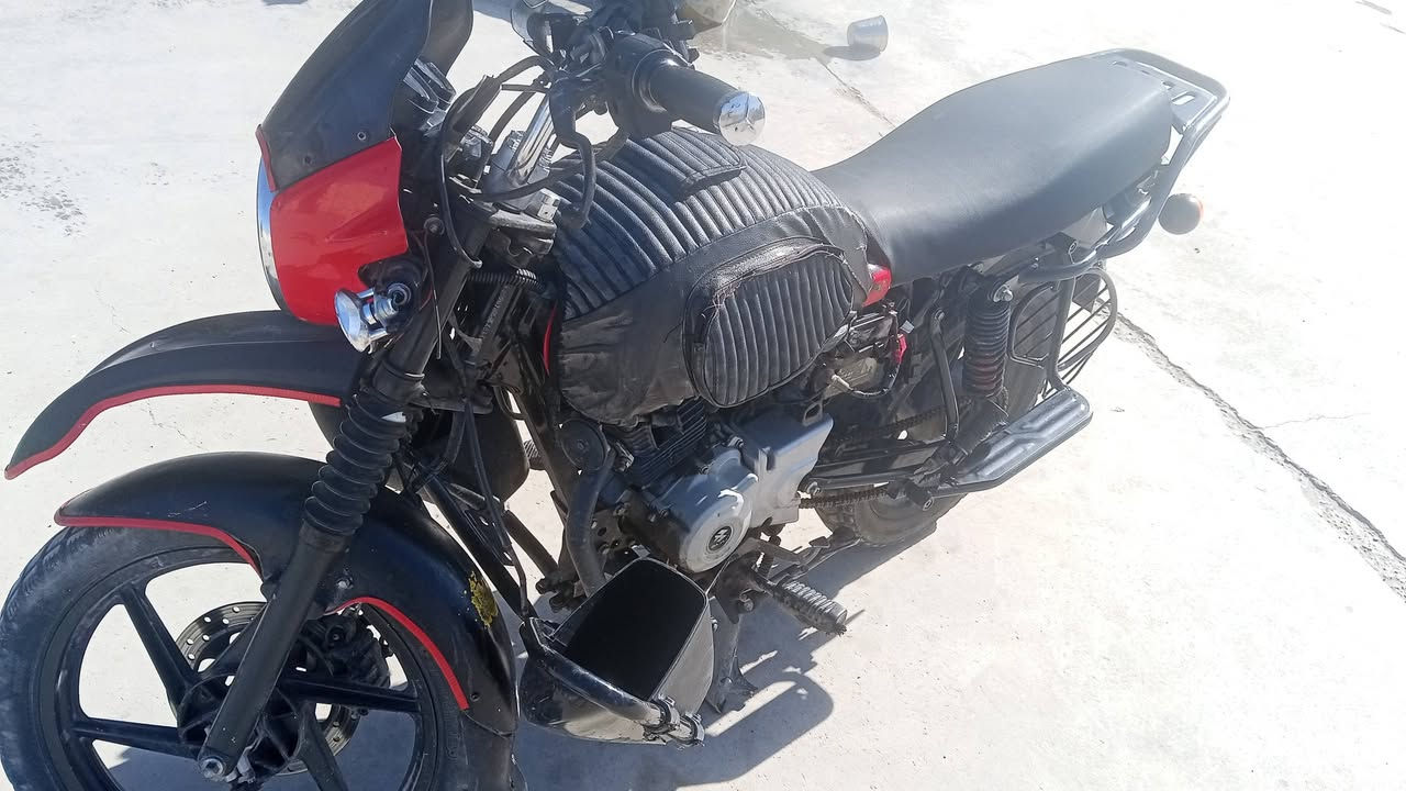 بوكسر 23
مكفوله من محرك وكلشي بيها نقص كفرات 
اوراق اصوليه كامله 
عنوان بغداد حي الجهاد 
***********
سعر مليون 150 بيها مجال بصيط
