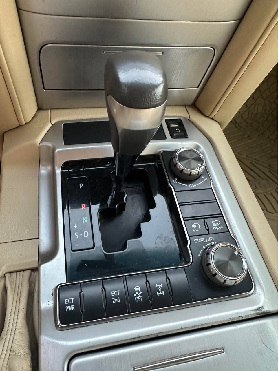 Land Cruiser 2016 VXS  V8 5,7 
155 كم روشتووه 
بي بوياغ 
دوو تعديلى بچوكى هه يه 
گير و مكينه و تعويل و غرامه به شه رت أربيل, العراق


**إذا كنت صاحب هذا الإعلان وتريد حذفه لأي سبب، رجاءا أرسل رسالة إلى الدعم الفني**