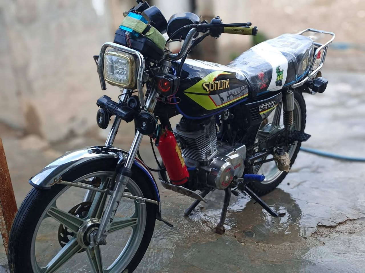 السلام عليكم مكلف بنشر خاص ما متواجد دراجه البيع روبر موديل2015 دراجه مكفوله كفاله عامه من اي عيب اوراق مابيها ومن السرقه مكفوله ***********ستفسار ع رقم صاحبها خاص ما متواجد سعر 350قفل
