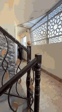 شقه مؤثثه للايجار منصور حي المتنبي 2 نوم صاله مطبخ حمام 900$ مع نت و كهرباء

***********
