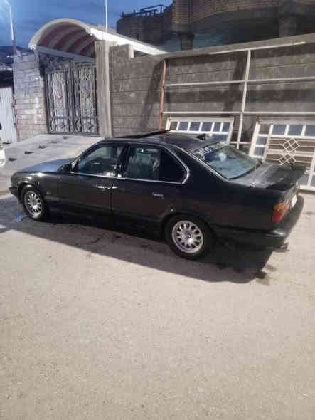 السلام عليكم
بي ام  موديل 1992

حجم525

محرك 525 مفتوح  لاتبخير ولا تنقيض 

رقم انبار 

فول اوتماتيك  

تبريد بلادي بس نقصه غاز 

فتحه بلقماره 

سنويه لحد 29

تخم تاير جديد 

باتري جديد 

صدر جديد 

كهربائيات كلها شغاله 

لاتبديل ولا ضربه 

بيها جراد قليل بلقماره والبنيد والصندوك 

السعر 35

مكاني الخالديه رقم الهاتف ***********
