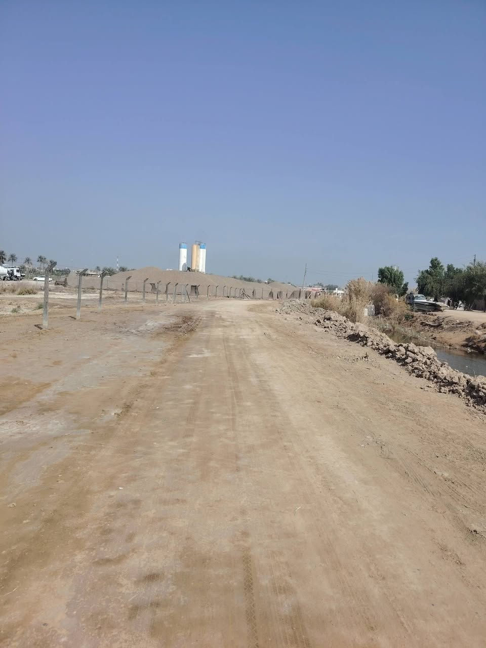 السلام عليكم
ارض طابو زراعي سند ٢٥ تحويل مباشر بسم المشتري بل طابو، المساححة دونم و٩٠٠م الواجهية ٥٥م الرض مربعة وتجارية تبعد عن شارع كربلاء ٤٠٠م من جهة بابل الرض يمهة معامل شارعهة ١٢م باقي التفاصيل بل فيديو هاذا رقمي *********** اتصل وتدلل غير متواجد عل فيس ممكن تتصل عل واساب
