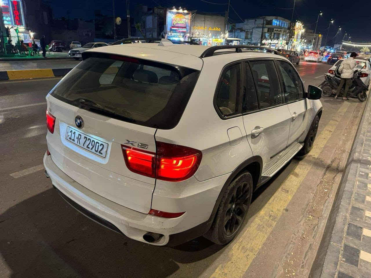 السلام عليكم 
للبيع او مراوس 

BMW   X5 
موديل 2013
وارد امريكي 
مكينه n55 المرغوب
ماشية 160 
(حادثه بالصور ناشره) 
بيه 3 قطع صبغ البجم مصبوغ واكو صورة ناشره مال معجون مصبوغة على كده فقط 

السعر:- 145 وبيه مجال 
مكانه:- بغداد الدولعي 
الرقم:- ***********
