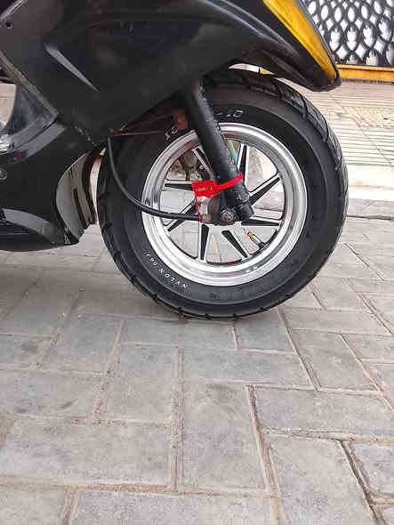 سلام عليكم ماكس مضلع لبيع دراجه نضيفه مفتوحه ولفات فقط كلهه بلاديه من طول لطول ختم واحد وياه محرك للبيع او مراوس سعر 600 بصره حيانيه شارع قائد ***********
