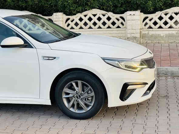 السلام عليكم 
للبيع كيا K5 موديل2021
غاز بلادي تانكي 90 لتر 🇰🇷
يمشي حوالي 550 كيلو 👉
السعر 172 وبيهه مجال مستعجل عالبيع 
السياره كفاله من الصبغ
محرك 2000 محرك وكير وتبريد كله كفاله 
كشنات جلد وكهرباء تدفئه تبريد بالكشن 
لد امامي 
مري شفط 
شاشه وكامره دواره 
حساسات خلفيه بلادي 
فول تحكم ستيرن مثبت سرعه 
السياره عليه ادامه فلاتر الغاز جدد
وبلكات ودسكات وباتري جدد
تخم تاير جديد يعني ما عايزه شي 
دهن كله اصلي من شركة موتل 
كاعيات الشركه بيهه
172 وبيه مجال 
*********** واتس اب 
***********
