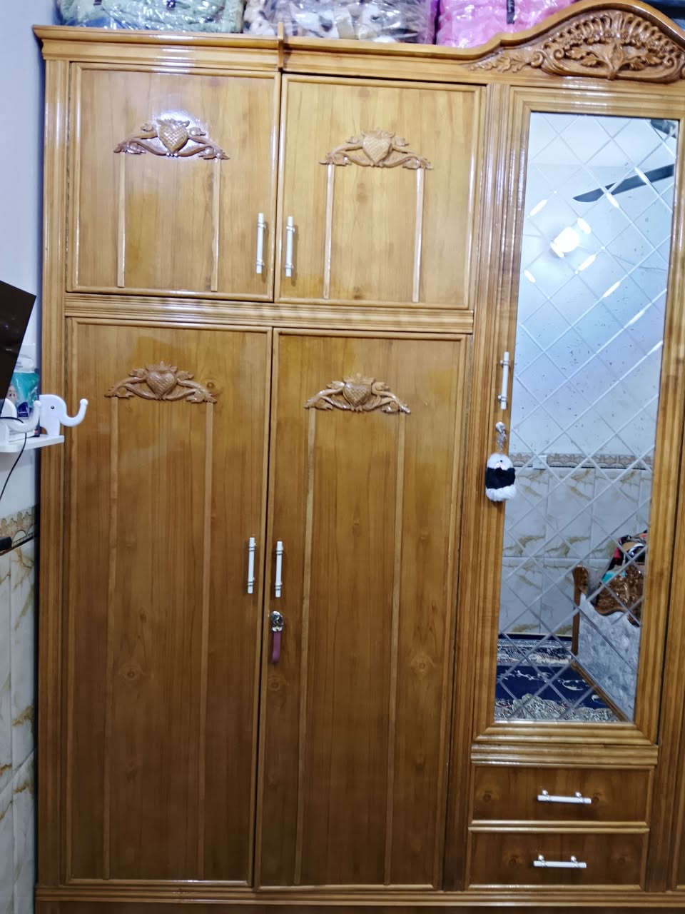 السلام عليكم كنتور خمس ابواب للبيع احطاطه السعر 700 مكانه بغداد رقم ***********
