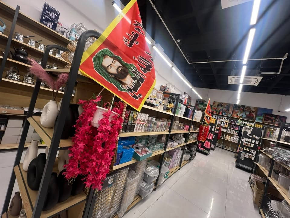 السلام عليكم
رفوف استخدام فقط ٥ اشهر 

جدا قويات و تنطي جماليه للمحل بلونهم الخشبي

الرفوف هواي تغطي سوبر ماركت او محل كبير

للاستفسار ***********
