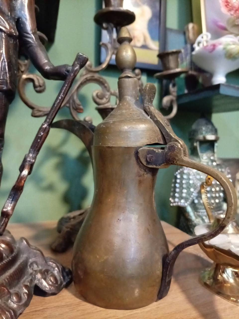 انتيكات رائعة ومييزه الساعه عجينه وزن ثقيل شغاله سعرها 100 التيبلامات نحاس ثقيل سعرهن 75 ولدلات سعرهن علا 40 القطعه الوحده السفينة سعرهة 20 أكو توصيل ولسعار بيهن مجال


**إذا كنت صاحب هذا الإعلان وتريد حذفه لأي سبب، رجاءا أرسل رسالة إلى الدعم الفني**