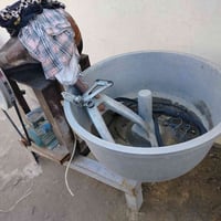 عجانه لبيع وعندي فرن إيطالي وطاوليات 10 لبيع الزعفرانيه 07714964949