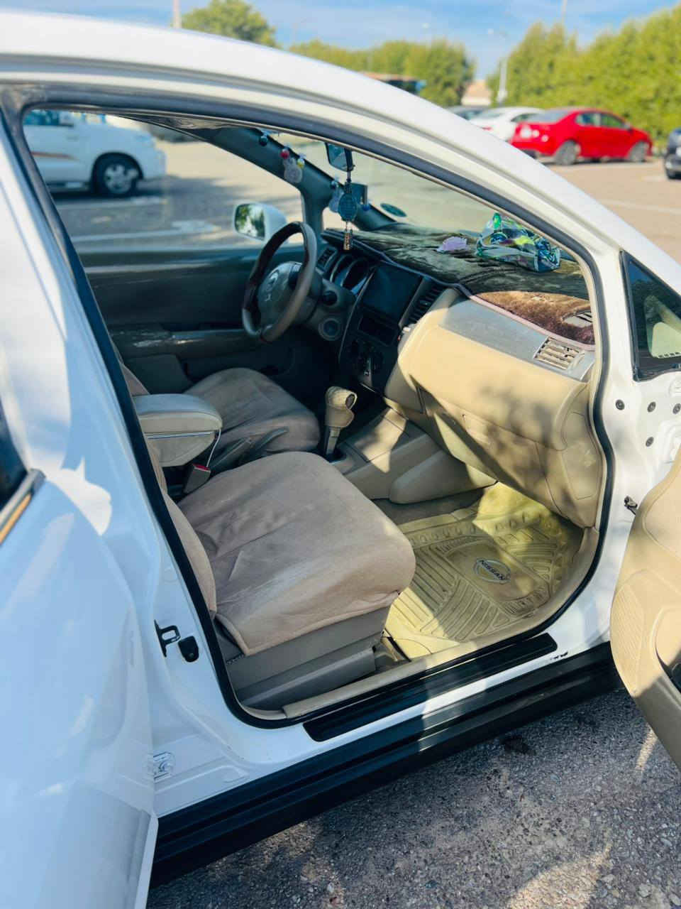 سلام عليكم 
من رخصت الادمن
سياره نيسان تيدا موديل 2009 رقم نكليزي كفاله السياره ما عد بيها بارد باب الخلفى 4اصابع وبيها معجون بالهلال الخلفى بالبنيد صبغ سحبت كارت شبر فقط السياره حلوه وكاعده محرك وكير خير من الله تدفئه تبريد شغال تحويل ثاني يوم بسمي السياره متواجد بغداد المطار وبابل القاسم اي استفسار الاتصال على الرقم ***********
السعر 90وبيها مجال الطيبين
