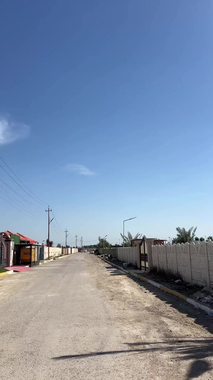 السلام عليكم ورحمة الله وبركاته 🌿

فرصة مميزة للاستثمار والسكن
📍 مجمع فلل الأميرات – منطقة الدورة / عرب جبور
الدخول من السريع الجديد (دورة – يوسفية)، موقع حيوي وسهل الوصول.

🔹 المساحات المتوفرة:
▫️ 500 متر
▫️ 1000 متر

🔹 جنس الأرض:
طابو زراعي سند 25
إجراءات البيع: مكاتبة أصولية مع صاحب السند + إقرار محكمة لضمان حق المشتري.

🔹 الخدمات متكاملة:
ماء 💧
كهرباء ⚡️
تبليط وأرصفة
إنارة شوارع

📌 يبعد المجمع عن جسر الطابقين 15 دقائق فقط، ومجاور للخط السريع، مما يوفر سهولة تنقل عالية.

💰 الأسعار:
500م = 65 مليون دينار
1000م = 115 مليون دينار
السعر قابل للتفاوض للجادين بالشراء.

📞 للاستفسار والحجز:
 *********** متوفر واتساب 📞

 #عقارات_بغداد #مزارع #دوانم #مقاولات #اكسبلور #العقاري_عيسى_الجبوري
