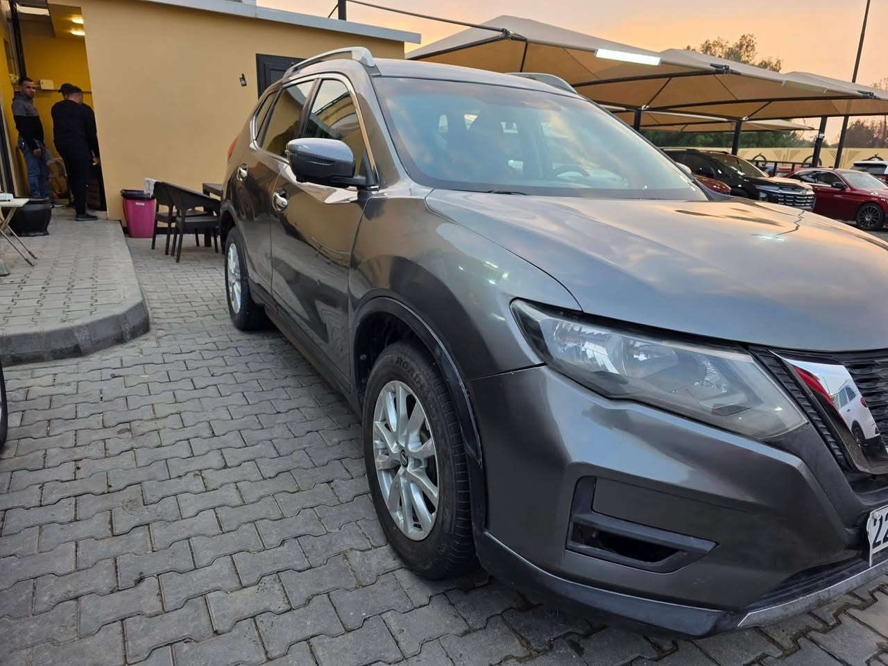 السلام عليكم 
نيسان روج 2017. SV AWD 
لون نفطي 
رقم اربيل 
ماشية 63 الف 
مواصفات فول 
بانوراما 
فور ويل  تشغيل عن بعد
كامرات 360  لايتات زينون 
سستم صوت  boss
تحكم ستيرن  تدفئة ستيرن 
جنطة شفط
3 انظمة قيادة 
نقطة عمياء 
صور الحادث مرفقة 
و بيها صبغ فقط بالعراق 3 قطع 
مكان السيارة كربلاء 
السعر 147 قابل للتفاوض 
اي استفسار ع خاص 
او واتساب ***********
