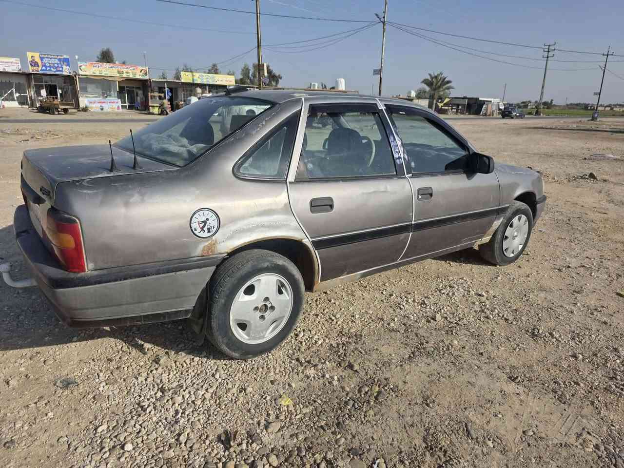 فكتره موديل 92محرك 1600بي تنقيص  كير مكفول  حداديه جديد كهربيات كامله رقم بغداد انكليزي سنويه28سعر 25بيه مجال شي قليل  *********** مكان بغداد  او فلوجه
