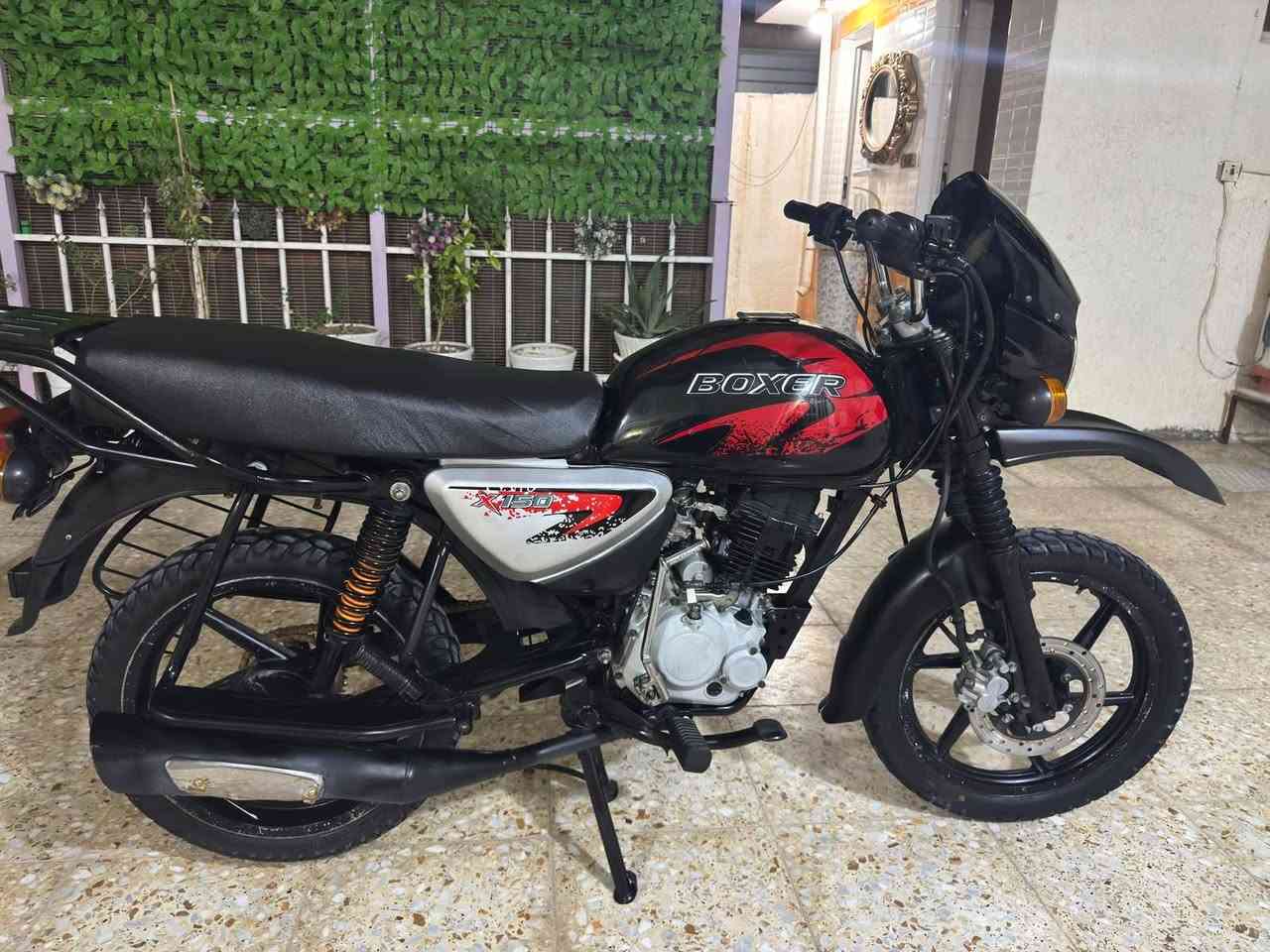 السلام عليكم بوكسر جبلي موديل 23 مجفته شركه مستعجل عل بيعته مابيه اي نقص سعر مليون 200 بيه مجال للشراي ***********
