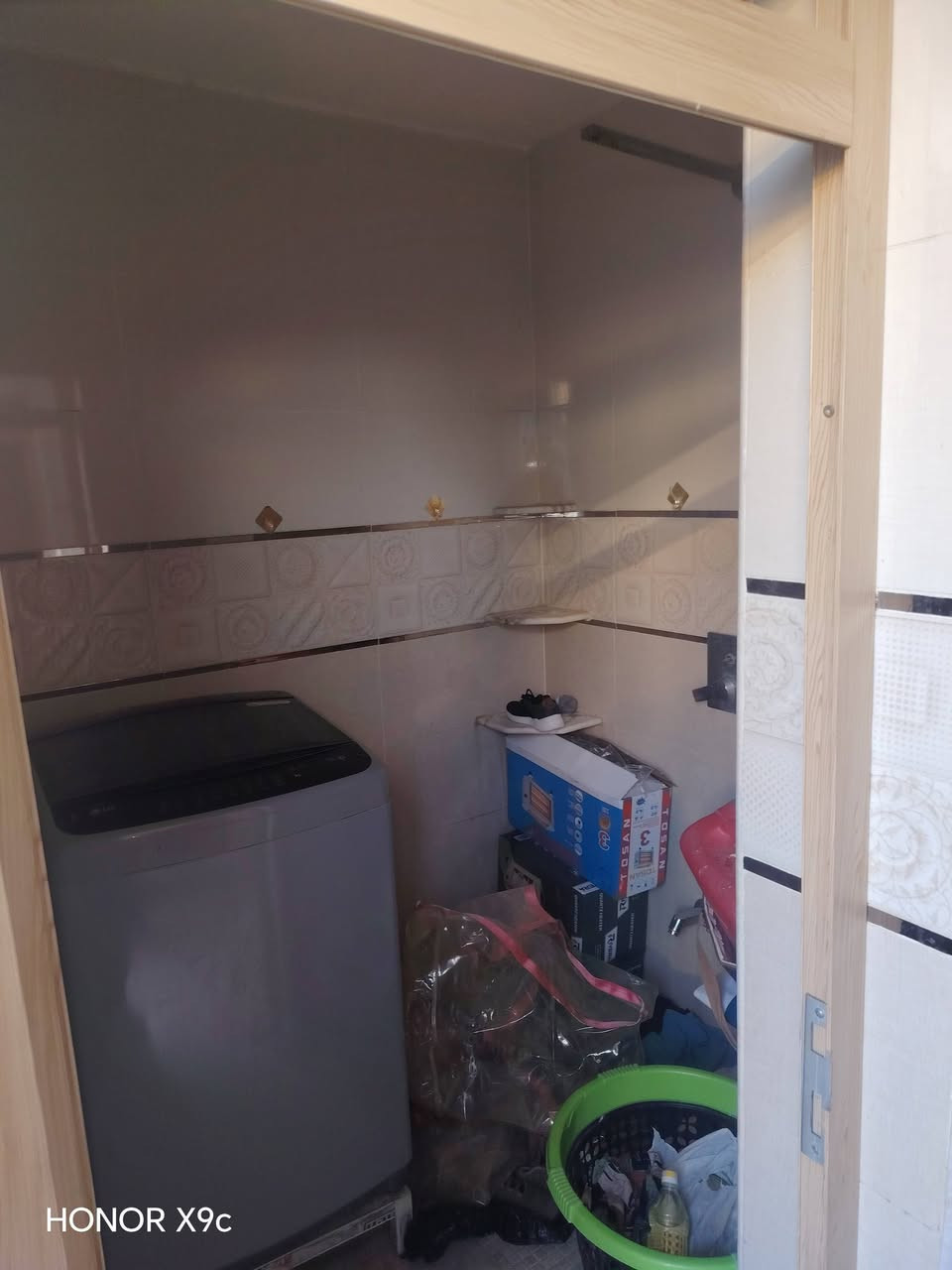 الدار للبيع مساحة 200متر قاطين يتكون من 2غرف في الطابق الارضي والثاني 3غرف مع صاله مع صحيات 
حي الحسين الجديد قرب صورة ابو الفضل العباس ع للاستفسار الاتصال على الرقم التالي ***********
