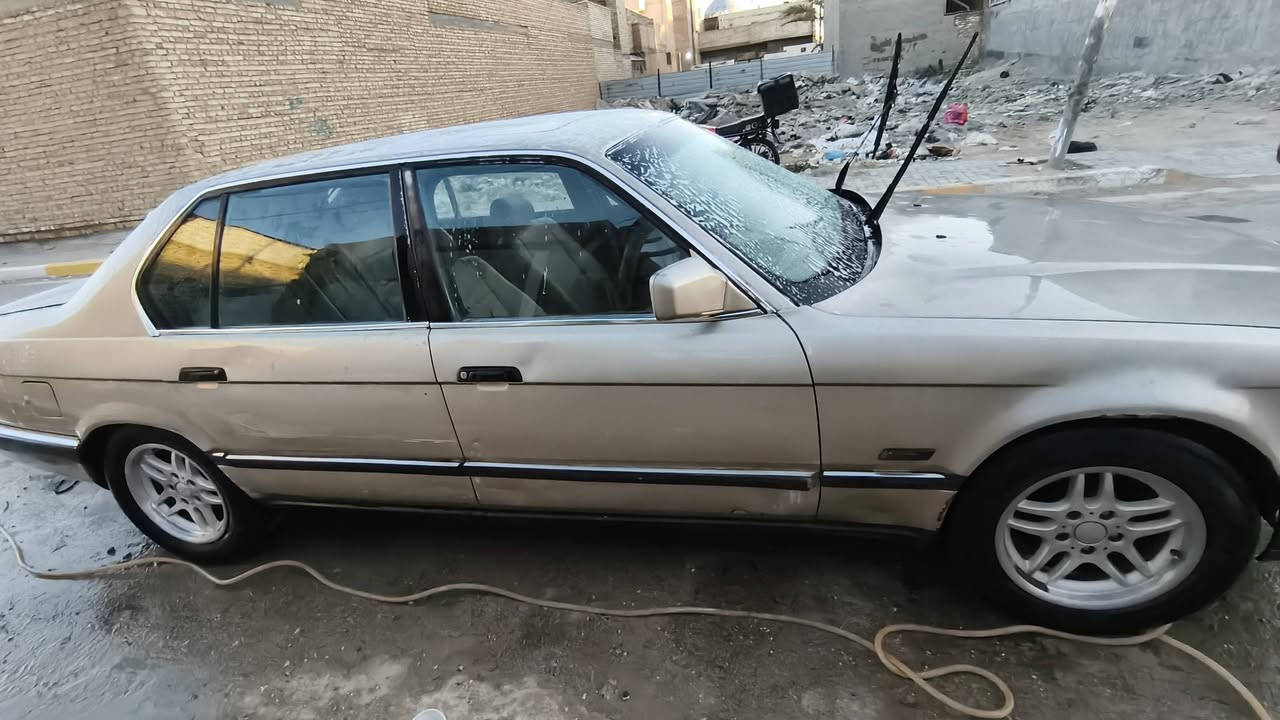 سلام عليكم للبيع فقط بي ام ٧٤٠ موديل ١٩٩٢ محرك وكير وتبريد كفالة كشنات كهرباء ستيرن كهرباء ويل m سلايت روف بدون خياس لسعر ٤٨ وبيها مجال بصيط للستفسار /***********

