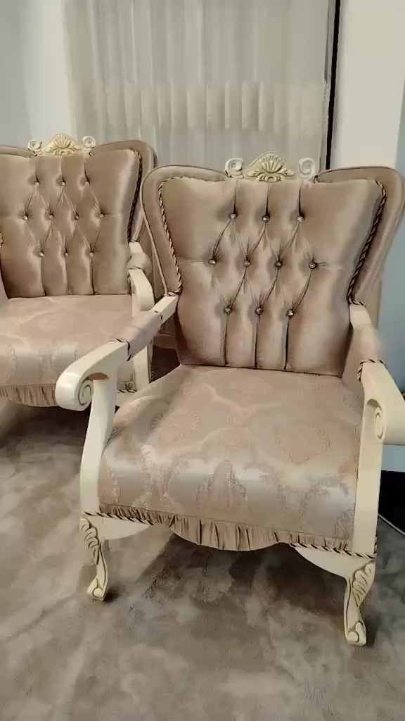 تخم قنفة نظيف كلش اخ جديد نوعيه ملكي للبيع
سعرها ٧٥٠ الف
***********
