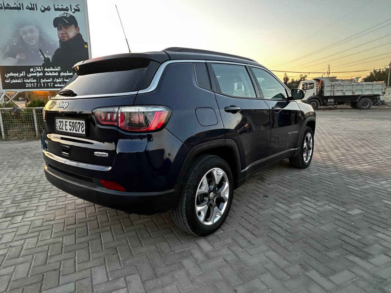 للبيع — جيب كومباس لاتتيود 2018 
سيارة مرتبة جداً ونظيفة استخدام شخصي، جاهزة للاستخدام بدون أي تعب 👌

✨ المواصفات الكاملة:
✔️ موديل: 2018
✔️ نوع: Jeep Compass Latitude
✔️ محرك 2.4 لتر 4 سلندر اقتصادي وقوي 💪
✔️ قير أوتوماتيك 6 سرعات ⚙️
✔️ دفع أمامي (FWD)
✔️ صرفية بنزين ممتازة ⛽

🎯 التجهيزات:
✔️ شاشة وسطية كبيرة 📱
✔️ نظام Uconnect + بلوتوث + USB 🎶
✔️ Apple CarPlay / Android Auto 📲
✔️ كاميرا خلفية واضحة 📷
✔️ مثبت سرعة (كروز كنترول) 🛣️
✔️ تشغيل عن بعد + دخول بدون مفتاح 🔑
✔️ تحكم كامل بالاستيرن 🎛️
✔️ تبريد ثلاجة ❄️
✔️ اربعة انظمة قيادة
✔️ إنارة LED + كشافات ضباب 🌫️
 

🛡️ الأمان:
✔️ ايرباكات شغالة🎈
✔️ نظام ABS + EBD
✔️ نظام مانع الانزلاق ESP
✔️ نظام تثبيت السيارة على المرتفعات ⛰️

🛠️ الحالة:
✔️ الضرر جاملغين و بنيد
✔️ محرك وكير مضمونات
✔️ داخلية نظيفة جداً 🧼
✔️ الرقم اربيل

📄 أوراقها كاملة و باسمي تحويل ثاني يوم

💰 السعر: (137 ورقة) و بيهه مجال بسيط

📍 الموقع: البياع الشرطة الرابعة

📞 للاستفسار: واتساب ***********
