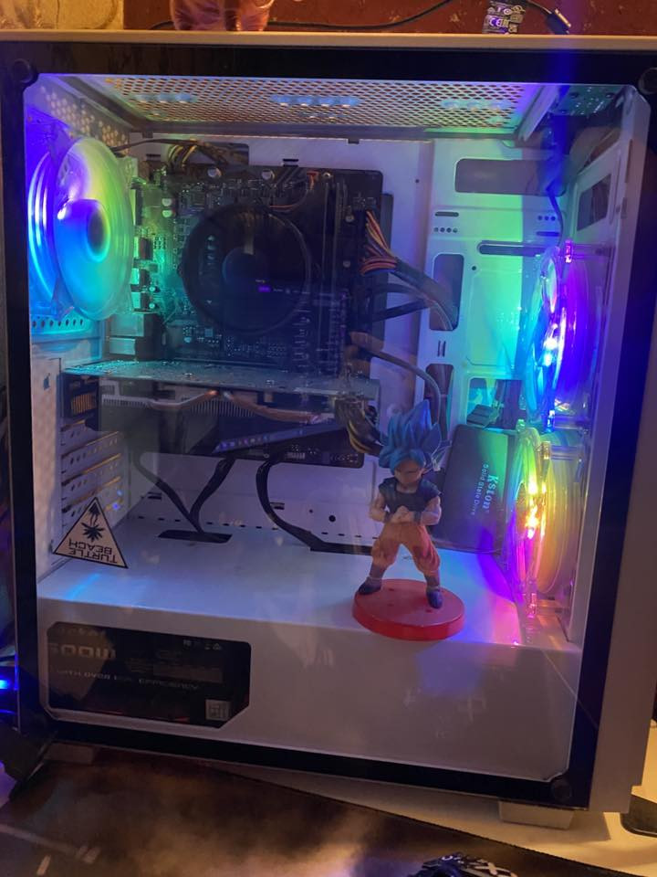 السلام عليكم اخوان
گيس مع 2 ups للبيع فقط 
مواصفات الگيس:-
RX 580 8GB 2FAN كارت الشاشة
i3 10100 معالج
RAM 16 3200 رامات
H510 S2H V2 GIGABYTE مذربورد
500 W ROCET بورسبلاي
HHD 1T (تيرا) هارد
M.2 512 GB هارد

مواصفات UPS:-
1500 TIGER (اوفلاين)
1500 FARBER (اوفلاين)
يحتاجن تبديل بطاريات

وكذلك كراتين القطع موجوده
السعر 450 الف

تجي تفحصها واجيكها على راحتك
الي يحب يعرف شنو اتشغل يكتب مواصفاتها على يوتيوب ويشوف
استخدامي العاب تصاميم مونتاج بثوث
سبب البيع تطوير
ماعندي توصيل 
مكاني بغداد المنصور شارع 14 رمضان دور السود
للتواصل:- دايركت او عن طريق واتساب فقط ***********
