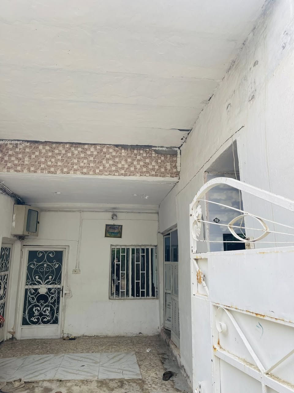 بيت طابو صرف حي الامام قرب شارع 80 مساحتة 220 طابقين الطابق الثاني بناء حديث غرفتين وهول وصحيات 
السعر ب260 وبي مجال بسيط للاستفسار الاتصال ع الرقم ***********
