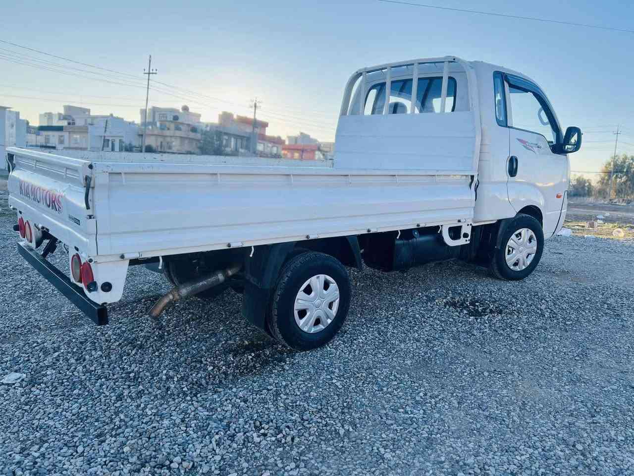 کیابار2009
براوەی دوبیە مکینە رەش
گیرومکینەوئەکسل بەشرت
شەش تایەی تازەی لە سەرە
پینج دوگمەیە کوشن گەرمە
64معاملەلەسلیمانیە
*********** السليمانية, العراق
