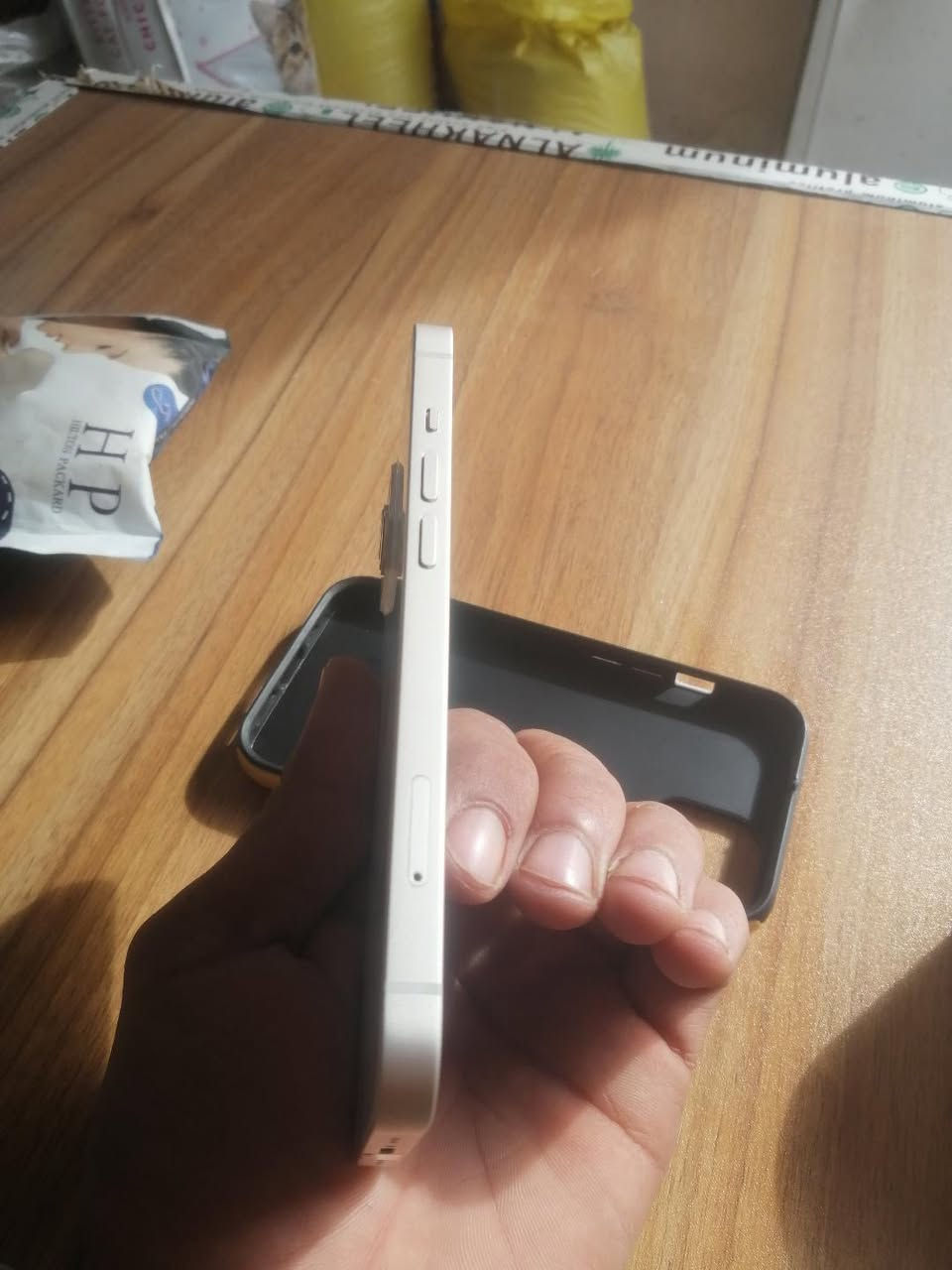 سلام عليكم آيفون 13عادي ذاكره 128بطاريه84لون الجهاز ابيض النضافه 100\100 لجهاز ممفتوح تجي تفصح وتشوف السعر 450اوبي مجال حك الجيه 
موجود بس واتساب ***********
