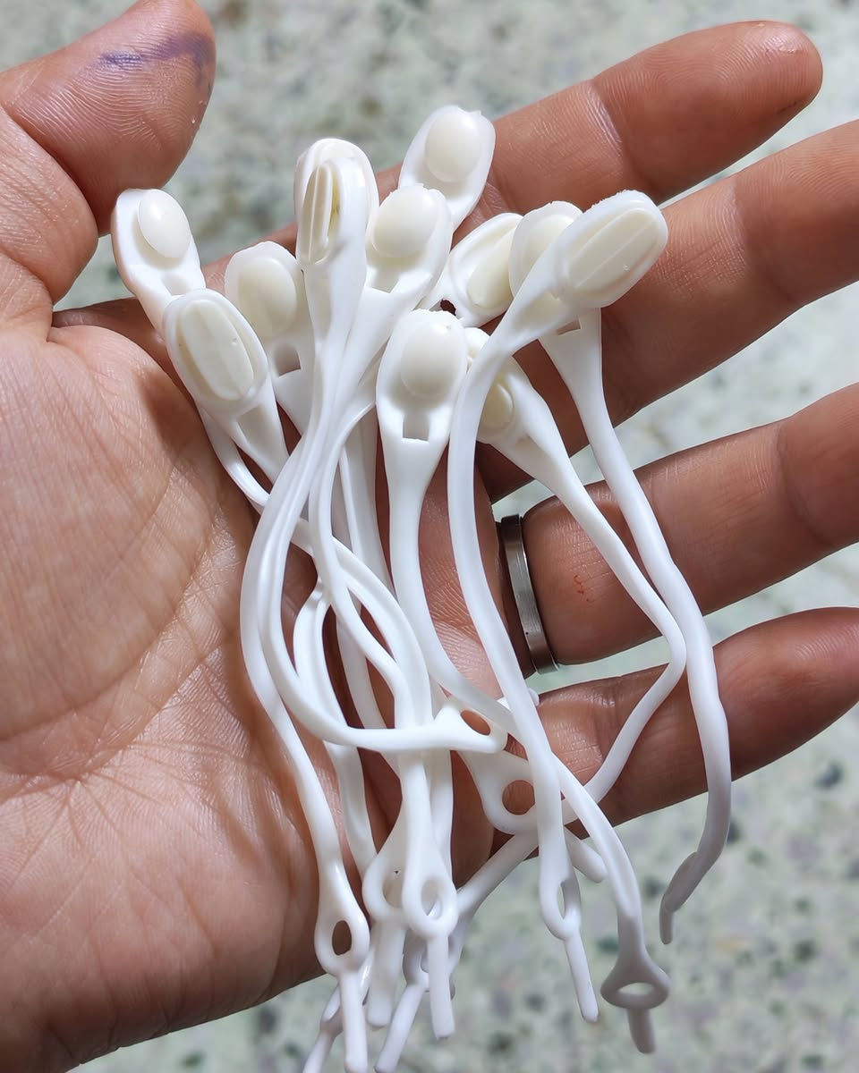 قطع سليكون مطاطيه تصير مثل القيطان مال الحذاء متوفر ملون وابيض 5 اكياس الكيس بي 12 قطعه سعره الف + اذان حجمين كبير وصغير مال تنكر او للاطفال القطعه على الف


**إذا كنت صاحب هذا الإعلان وتريد حذفه لأي سبب، رجاءا أرسل رسالة إلى الدعم الفني**