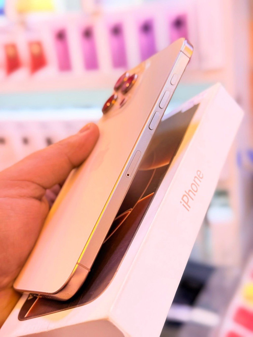 ايفون 16 بروماكس
ذاكره 256
لون ذهبي الصحراوي
نظافه ميه ميه
بطاريه 96
عدد الدورات 303
السعر 1425