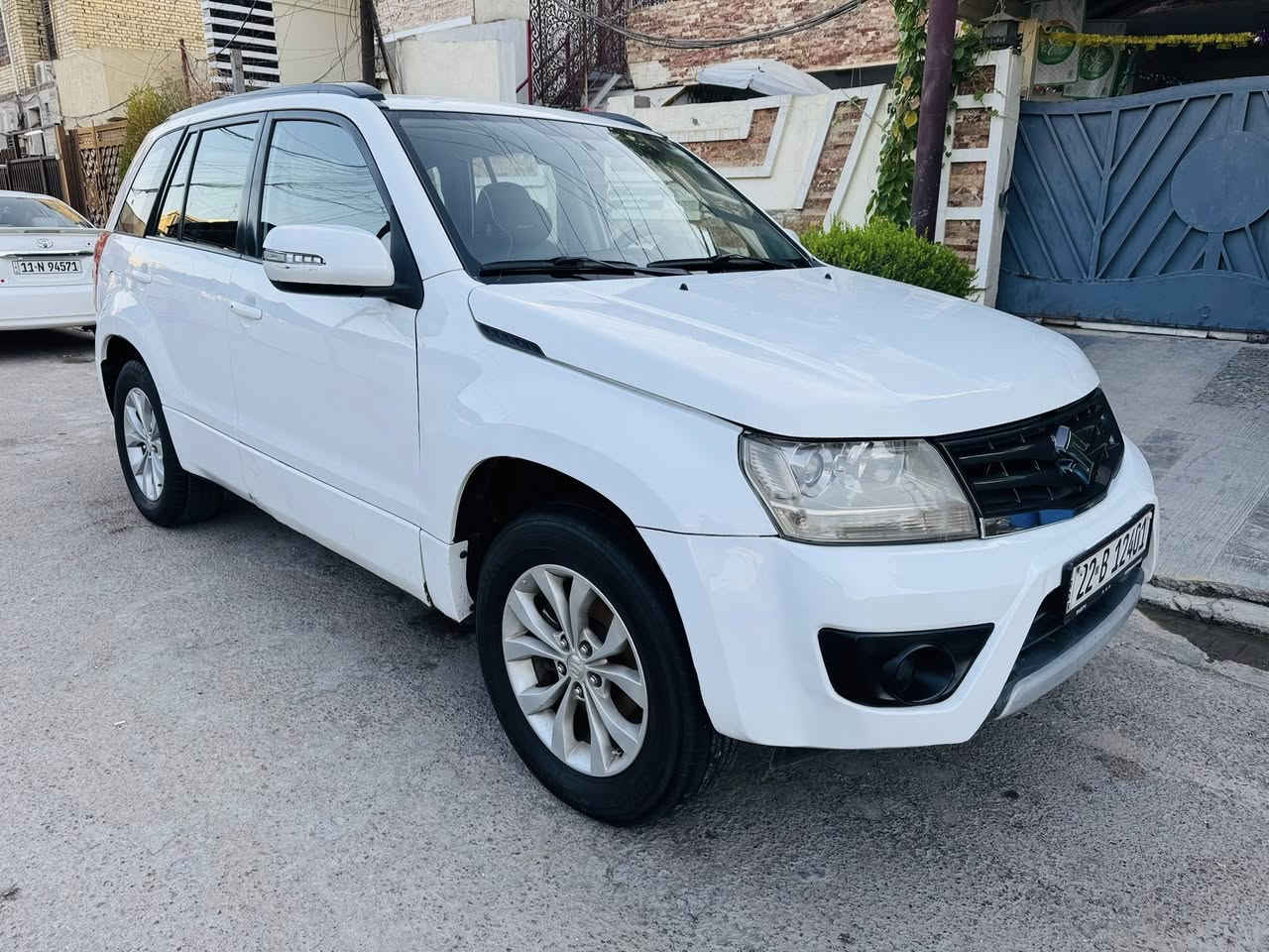 ساسوكي كراند فيتارا 2014 صبغ بين البابين وصندوق السياره جديده وكامله رقم اربيل باسمي تحويل ثاني يوم ***********  بغداد العامريه السعر 11200
